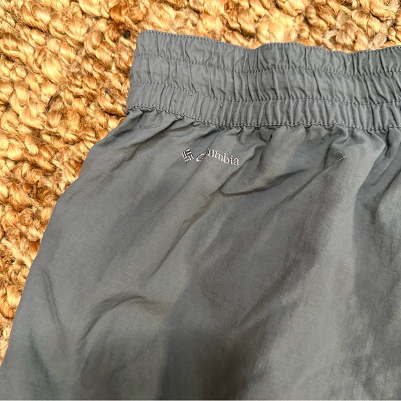 COLUMBIA gray athletic shorts with no liner - Picture 4 of 14